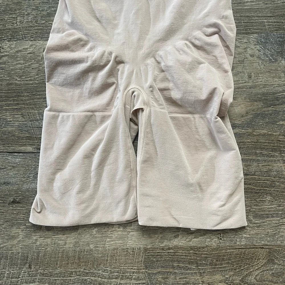 SPANX body contour